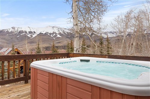 Foto 13 - Russell Home by Avantstay Expansive Deck, Stunning Views & Hot Tub