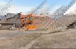 Foto 3 - Russell Home by Avantstay Expansive Deck, Stunning Views & Hot Tub!