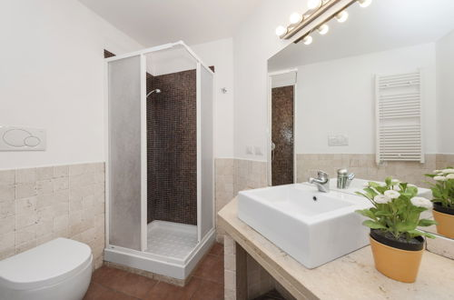 Photo 23 - Inviting 3-bed Apartment in Roma 4mins to Colosseo