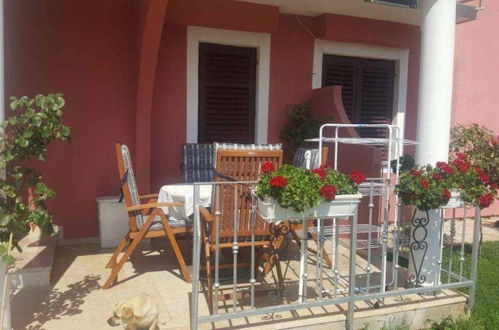 Foto 11 - Simple Apartment a3 for 5 Guests in Vrvari, Close to the Beach
