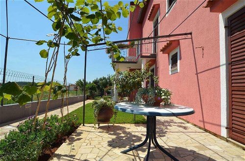 Photo 8 - Simple Apartment a3 for 5 Guests in Vrvari, Close to the Beach