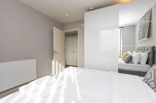 Photo 3 - Bright New 1 Bedroom Flat in Elephant and Castle