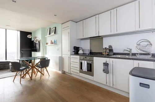 Photo 12 - Bright New 1 Bedroom Flat in Elephant and Castle