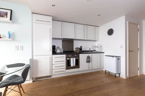 Photo 11 - Bright New 1 Bedroom Flat in Elephant and Castle