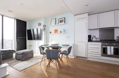 Photo 10 - Bright New 1 Bedroom Flat in Elephant and Castle