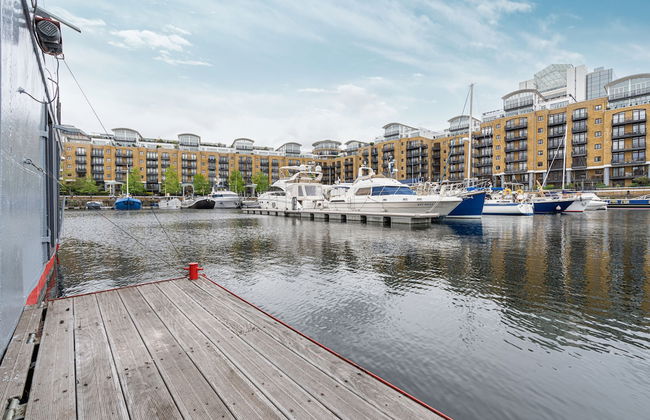 JOIVY Stunning 5-Bed Boathouse On The River Thames - Foto 25