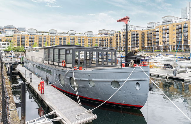 JOIVY Stunning 5-Bed Boathouse On The River Thames - Foto 30