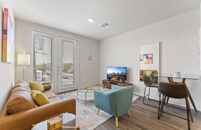 Prime Soco Quaint 1BR King Suite w Pool Parking - Foto 1