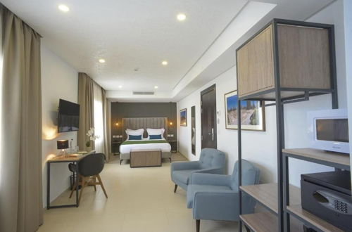 Photo 5 - Maia Hotel Suites