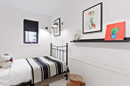 Photo 7 - Modern 2 Bedroom Apartment in Hoxton