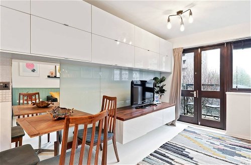 Photo 11 - Modern 2 Bedroom Apartment in Hoxton