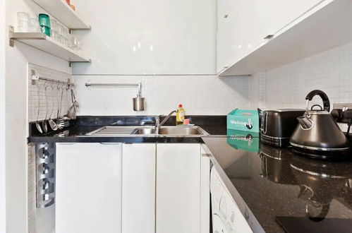 Photo 14 - Modern 2 Bedroom Apartment in Hoxton