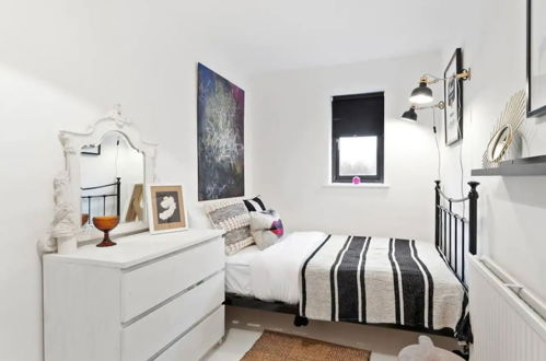 Photo 10 - Modern 2 Bedroom Apartment in Hoxton