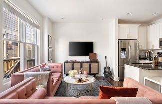 Photo 1 - Hart Suite 14 by Avantstay Gorgeous Town House w/ Modern Amenities in Nashville