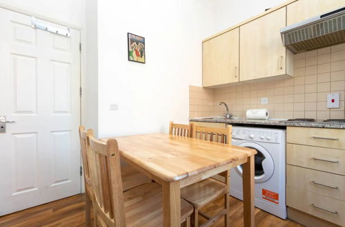 Photo 10 - Centrally Located 1 Bedroom Apartment Near Paddington