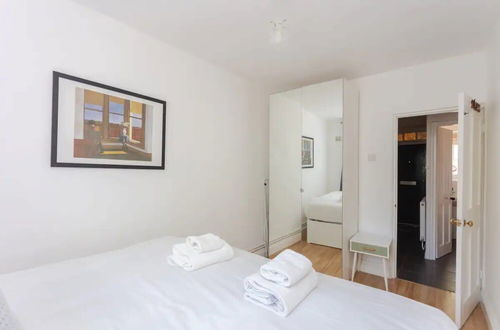 Photo 2 - Fabulous 2 Bedroom Apartment in London Bridge