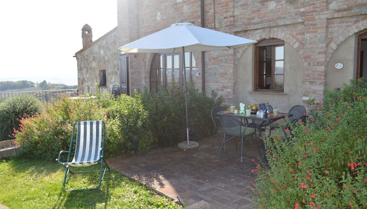 Photo 1 - Apartment With Private Garden in Tuscany