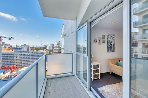 Photo 17 - Spacious 2BR CBD Apartment Balcony