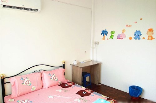 Photo 4 - H Homestay - 500Mbps Wifi, Full Astro & Private Parking