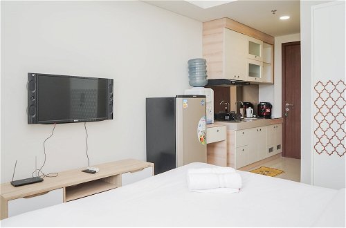 Photo 15 - Comfy Studio with Minimalist Design Parkland Avenue Apartment