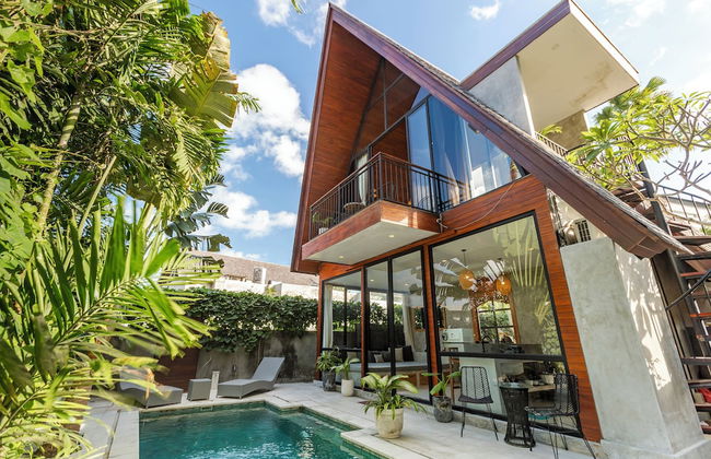 Azure 2BR Modern Private Pool Villa in Pererenan - Foto 1
