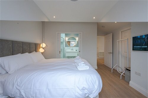 Photo 4 - Stunning Maida Vale Apartment Near Regents Canal by Underthedoormat