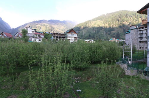Foto 16 - OYO 14011 Home Nature View Wooden Stay Naggar Road