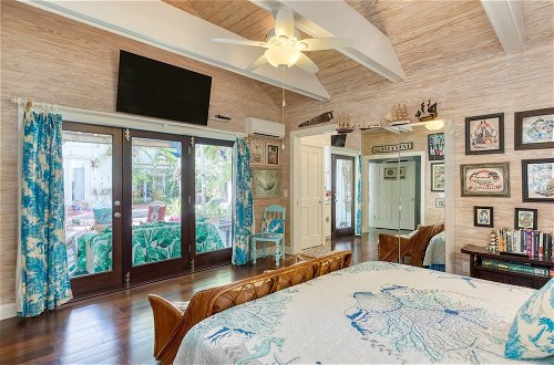 Photo 8 - Boat House by Avantstay Character Cottage Central Location w/ Shared Pool Month Long Stays