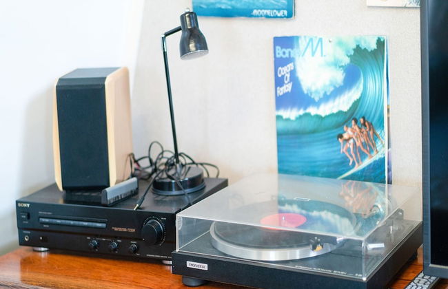 Home With Vinyls, Bikes and Waterways - Foto 3