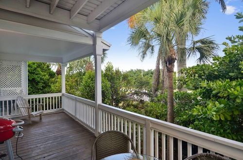 Photo 26 - Coral Villa by Avantstay Close 2 DT Key West Shared Pool & Patio