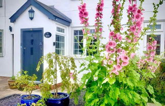 Foto 1 - Charming Cottage in Stratford With Garden Views