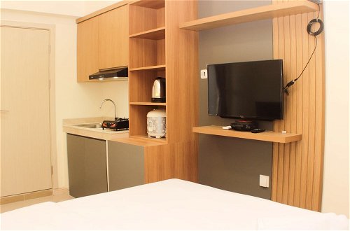 Photo 13 - Tranquil And Cozy Studio At Meikarta Apartment