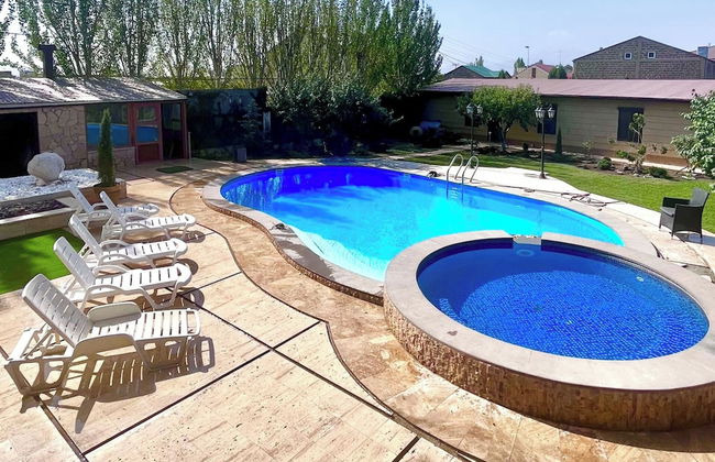 4 Bed Villa Estate Sleeps 7 - Pool, Garden, Sauna - Foto 20