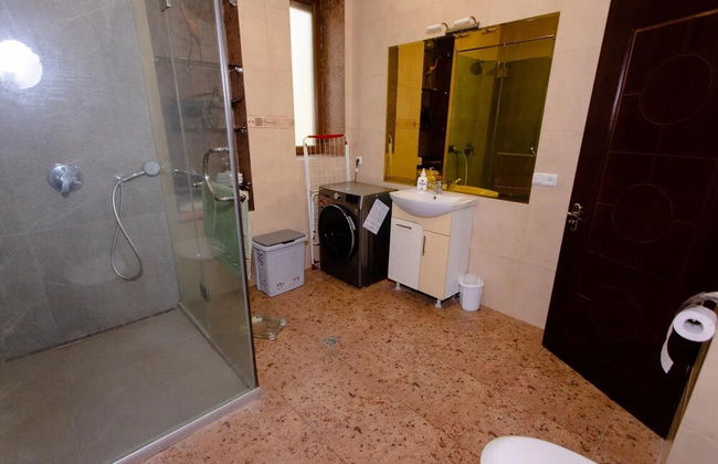 4 Bed Villa Estate Sleeps 7 - Pool, Garden, Sauna - Foto 15