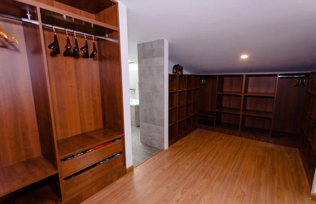 4 Bed Villa Estate Sleeps 7 - Pool, Garden, Sauna - Foto 34