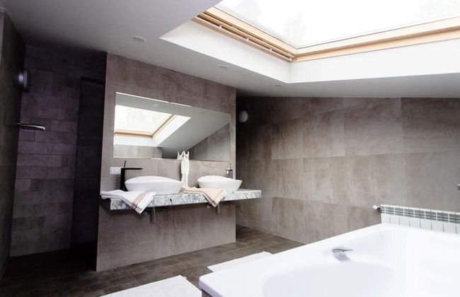 4 Bed Villa Estate Sleeps 7 - Pool, Garden, Sauna - Foto 12