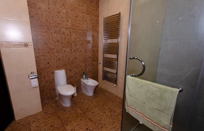 4 Bed Villa Estate Sleeps 7 - Pool, Garden, Sauna - Foto 13