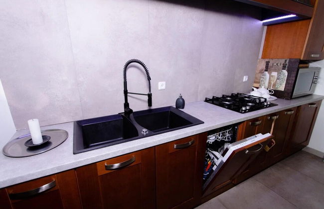 4 Bed Villa Estate Sleeps 7 - Pool, Garden, Sauna - Foto 8