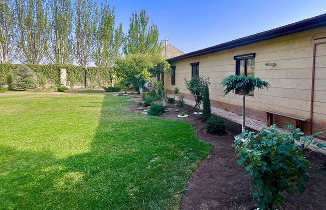 4 Bed Villa Estate Sleeps 7 - Pool, Garden, Sauna - Foto 38