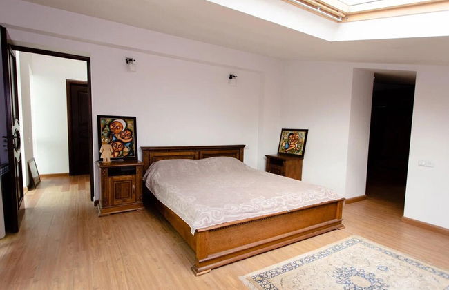 4 Bed Villa Estate Sleeps 7 - Pool, Garden, Sauna - Foto 3