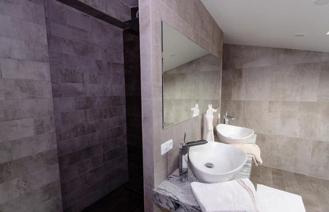 4 Bed Villa Estate Sleeps 7 - Pool, Garden, Sauna - Foto 14