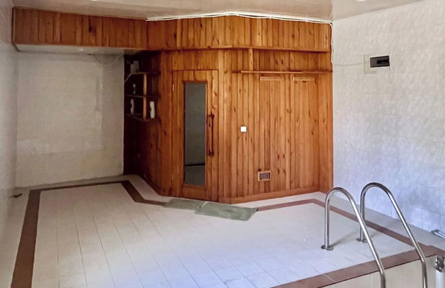 4 Bed Villa Estate Sleeps 7 - Pool, Garden, Sauna - Foto 37