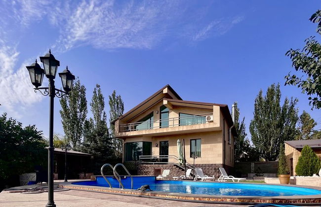 4 Bed Villa Estate Sleeps 7 - Pool, Garden, Sauna - Foto 17