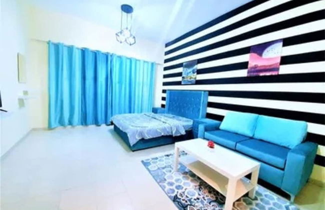 Stunning Studio Apartment With Balcony And Pool - Photo 2