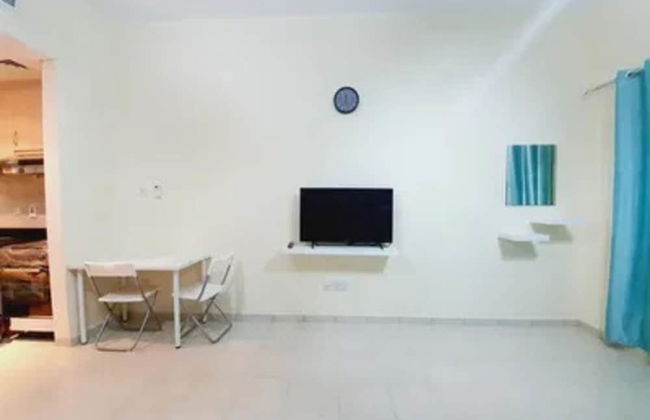 Stunning Studio Apartment With Balcony And Pool - Photo 5