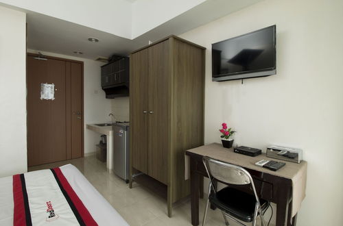 Foto 7 - RedDoorz Apartment @ Margonda Residence 3