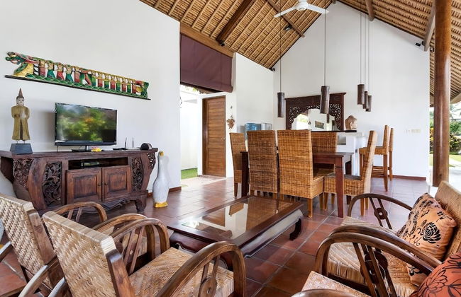 Villa Candi Kecil Tiga by Villa Finder - Foto 13