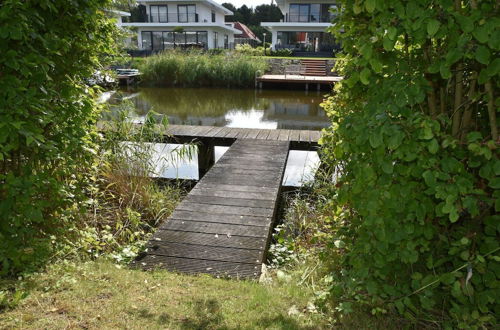 Foto 30 - Holiday Home in Zeewolde With Jetty Next to Golf Course