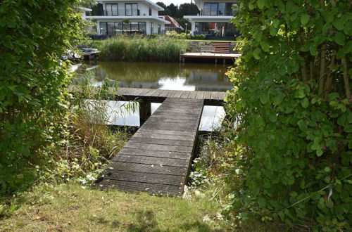 Foto 26 - Holiday Home in Zeewolde With Jetty Next to Golf Course