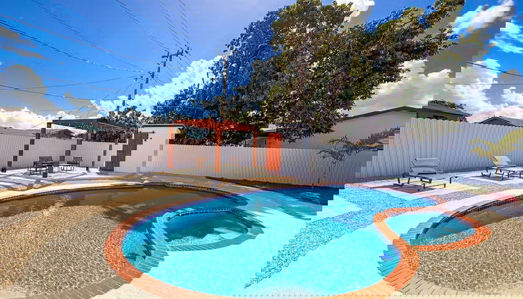 Foto 1 - NEW Luxury 5BR Villa Private Pool BBQ Game Room